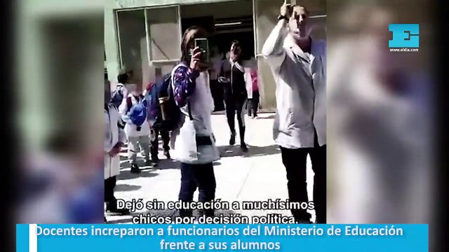 Docentes increparon a funcionarios del Ministerio de Educación frente a sus alumnos