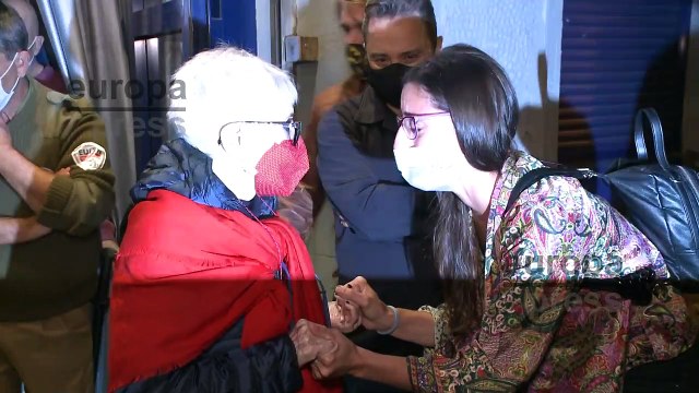 Concha Velasco sale del teatro de Logroño aclamada por su público