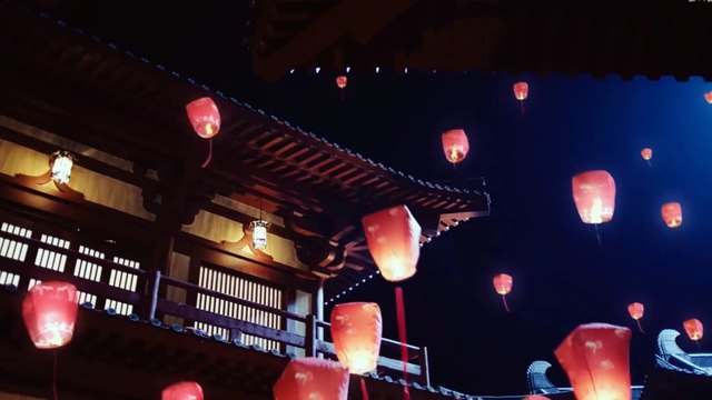 Super beautiful empty mirror picture -the moonlight illuminates the world. A special Mid-Autumn Festival program