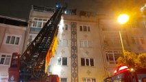 Eyüpsultan’da 5 katlı binanın çatısı alev alev yandı