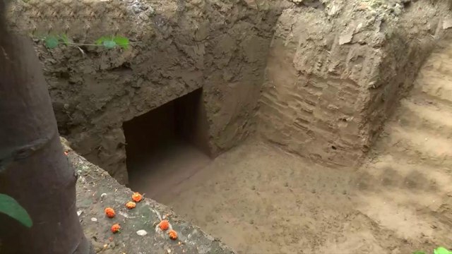 How Narendra Giri's samadhi sthal has been prepared?