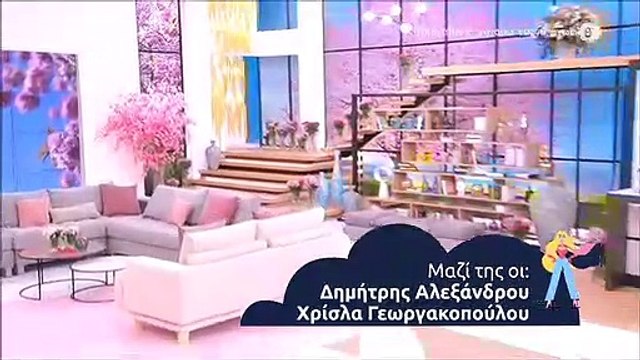 Κατερίνα Καινούργιου: Μπήκε στο πλατό... τρέχοντας με total black look και ψηλοτάκουνες μπότες