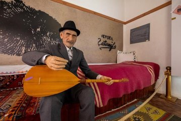 Bu müzeye giren 'uzun ince bir yolculuğa' çıkıyor