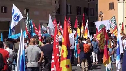 Descargar video: Alitalia, prosegue la protesta dei lavoratori: 