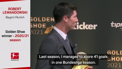 "Proud" Lewandowski receives Golden Shoe award