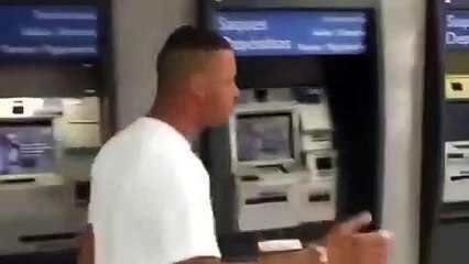 Ladrao revela seu segredo de como roubar, caixa