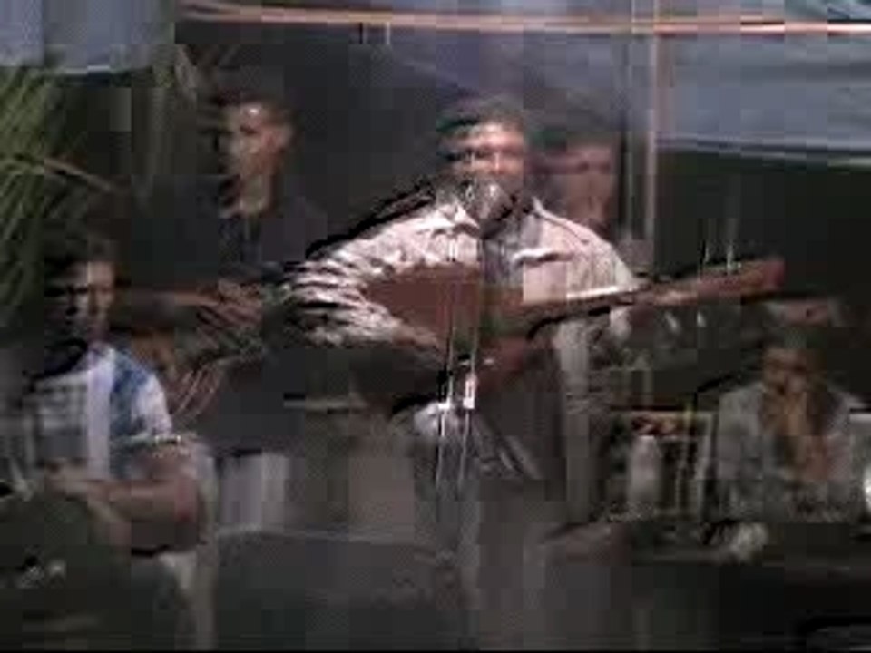 rabah ighoulem chante el henni durant une fete de mariage