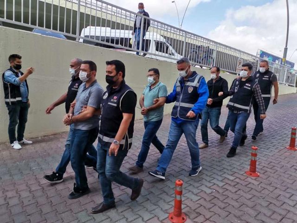 FETÖ şüphelileri gaybubet evinde sahte kimliklerle yakalandı