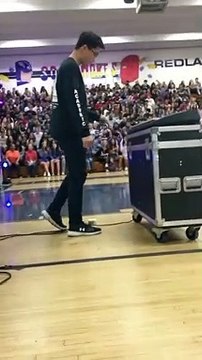 Un professeur de piano débute son classique et enchaine avec Dr Dre