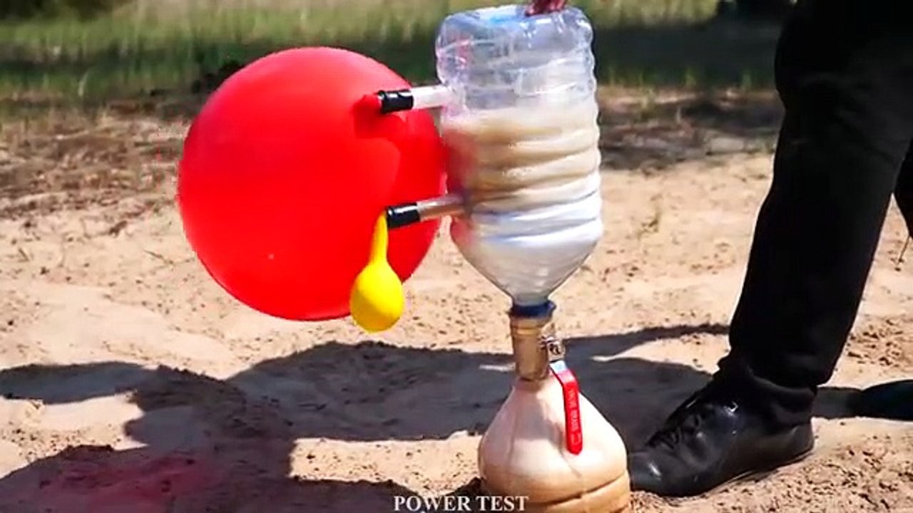 Experiment_ Coca Cola and Mentos and Baking Soda! Super