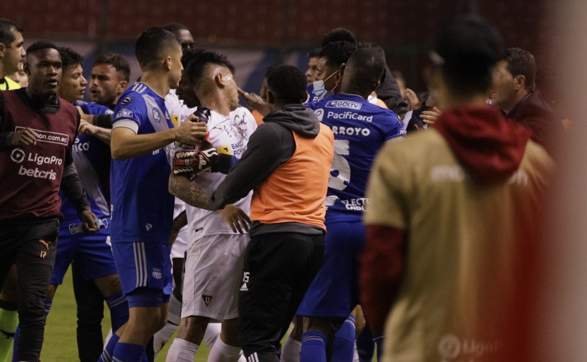 Liga PRO anuncia sanciones para jugadores de Emelec y Liga de Quito