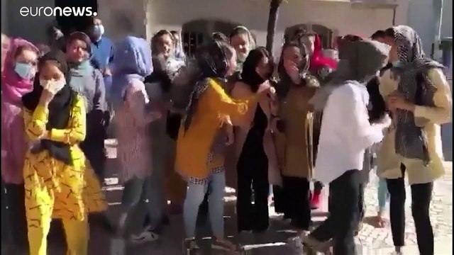 Афганские футболистки бежали в Португалию