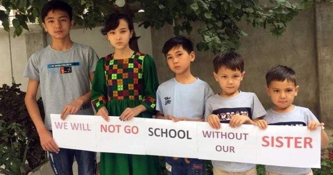 Afghanistan : des jeunes écoliers afghans font la grève de l'école pour soutenir les filles privées de scolarité