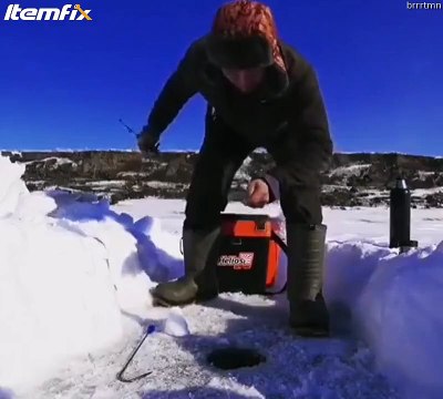 Ce pêcheur attrape un brochet monstrueux