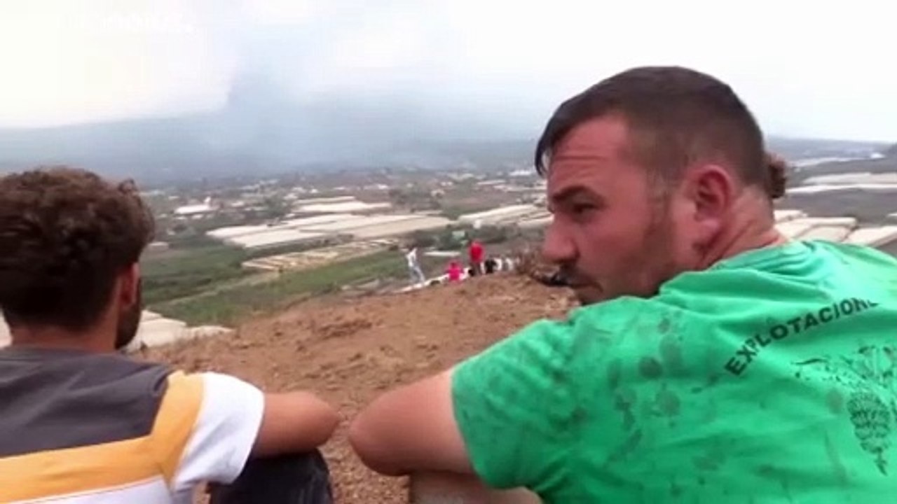 Trotz glühender Lava: Menschen wagen sich in ihre Häuser