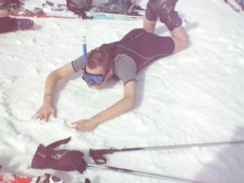 Mr. Fame (Paradis Airlines) nage dans la neige