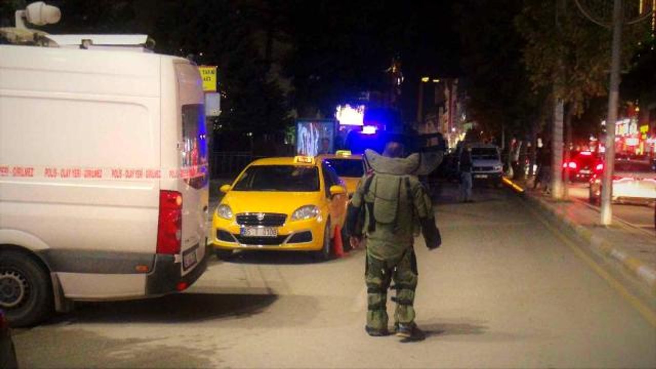 Van'ın en işlek caddesinde şüpheli paket alarmı