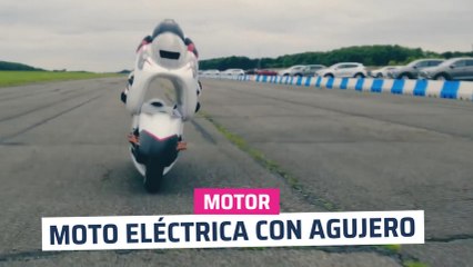 Video herunterladen: [CH] Moto eléctrica con agujero ya rueda en circuito