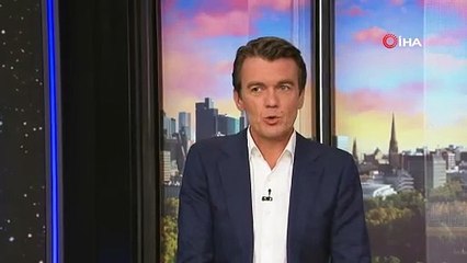 Avustralya'da televizyon stüdyosunda deprem anı böyle görüntülendi