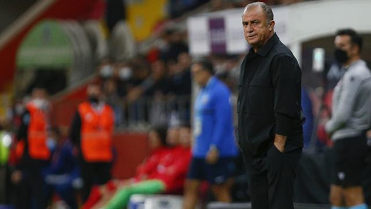 Galatasaray taraftarı, Kayserispor maçında kazan kaldırdı! Fatih Terim hiç bu kadar güçlü istifaya çağrılmamıştı