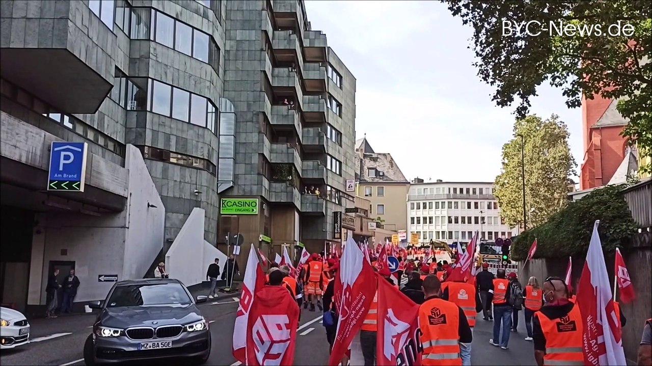 Demonstrationsmarsch von Kastel über die Theodor-Heuss-Brücke nach Mainz
