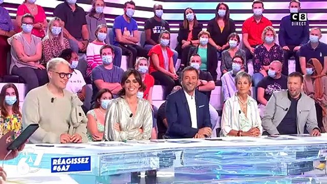 Cyril Hanouna lit en direct un message envoyé par Stéphane Plaza, qui prend la défense de Karine Le Marchand, sur le plateau du 6 à 7 .