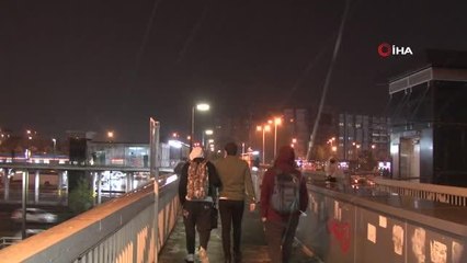 İstanbul'da sağanak yağış etkisini göstermeye başladı