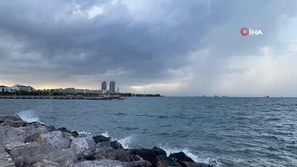 Son dakika haberleri: İskenderun'da şimşekler görsel şölen oluşturdu