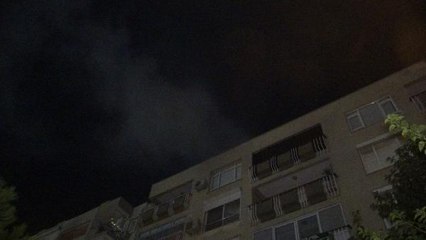 5 katlı binanın çatısında yangın çıktı; duman Süper Lig'de oynanan maçı da etkiledi