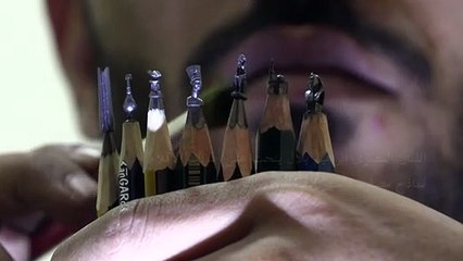 فنان مصري ينحت تماثيل مصغرة على أطراف أقلام الرصاص