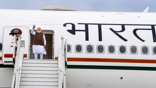 Modi reached US, hundreds of Indians arrived to welcome PM