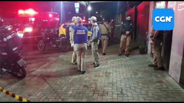 Dois homens morrem baleados em ponto de moto-táxi na Av. Carlos Gomes, no Ciro Nardi