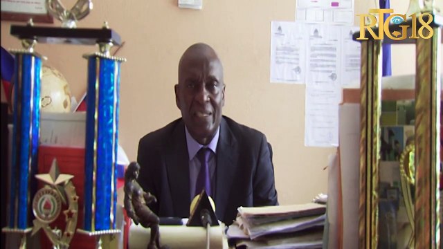 Reyaksyon direktè ak elèv yo pandan dezyèm jou klas yo.