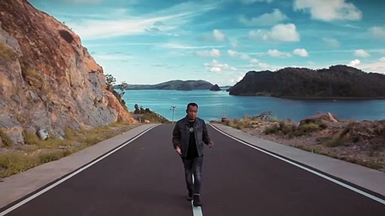 CINTA MEMBAWA DERITA - Andra Respati (Official Music Video)