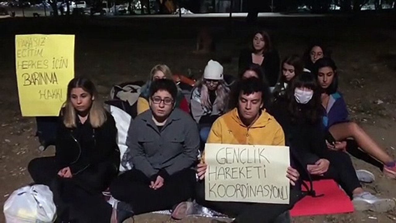 "Barınamıyoruz" diyen öğrenciler, Maçka Parkı'nda nöbet başlattı: "Barınma hakkı satılamaz"