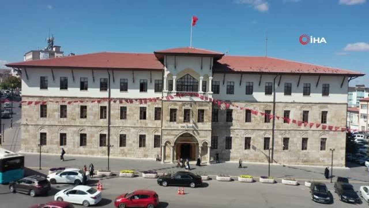 Bir şehrin hikayesi tarihi binada sergileniyor