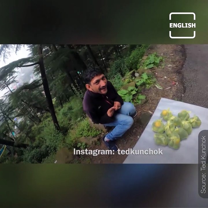 Take A Look At How A Vlogger Put A Smile On This Street Vendor’s Face!