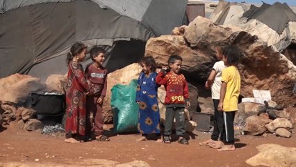 مبادرات فردية لتعليم الأطفال في مخيمات الشمال السوري