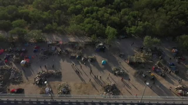 Un muro de patrullas para contener a los inmigrantes en Texas