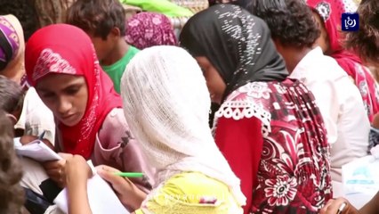 Seeking knowledge in war: Yemeni woman turns home into school