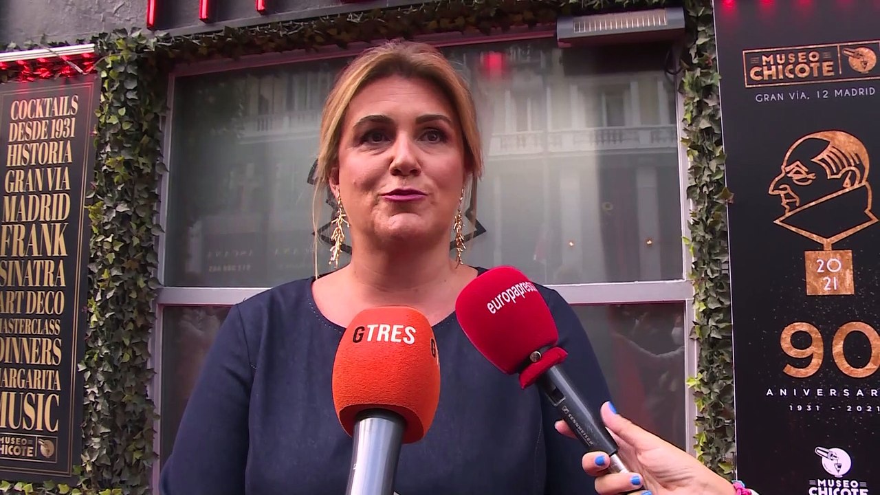 Carlota Corredera acompañada por su marido, le dedica su premio con una dedicatoria de amor. GTRES