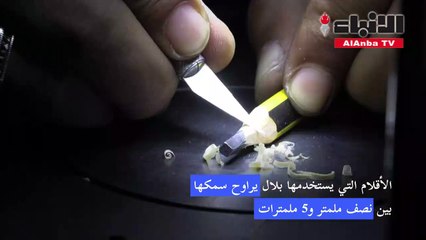 فنان مصري ينحت تماثيل مصغرة على أطراف أقلام الرصاص