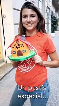 El Sindicato de Inquilinos envía un pastel a Idealista por el aniversario de la regulación catalana de los alquileres