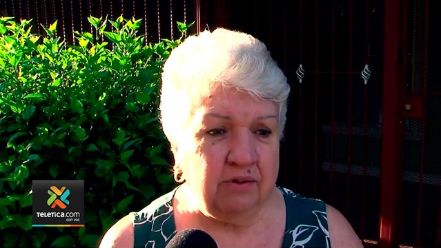 tn7-enorme-hueco-en-media-calle-literalmente-por-poco-se-traga-un-taxi-230921