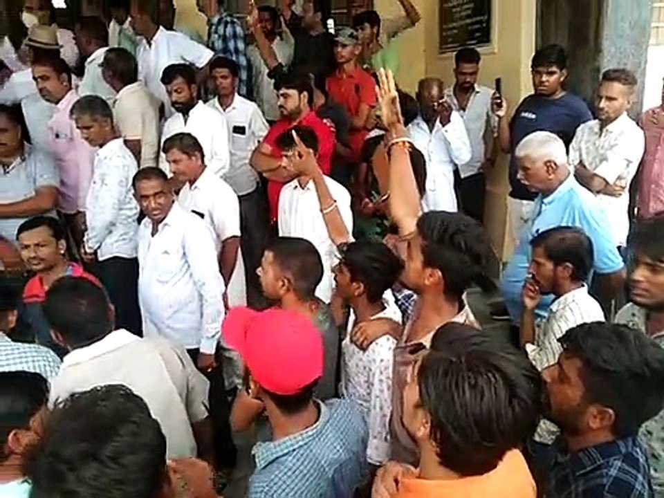 युवाओं ने रैली निकालकर मुख्यमंत्री के नाम नायब तहसीलदार को सौंपा ज्ञापन