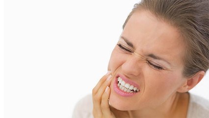 ठंडा-गर्म खाने से दांतों में होती है झनझनाहट तो क्या करें? | Tooth Sensitivity Remedies | Boldsky