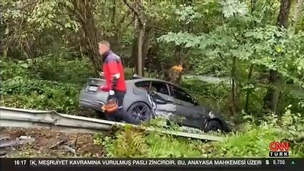 Futbolcular trafik kazası geçirdi! Faciayı kütük önledi