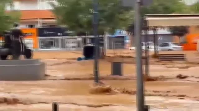 Casi 300 incidencias en la provincia de Extremadura por el tremendo temporal de lluvia que ha anegado varias localidades