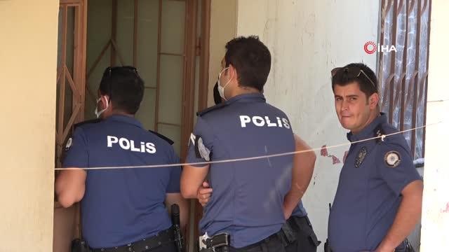 Boğazına bıçağı dayadı, anne ve babasını gözyaşlarına boğdu