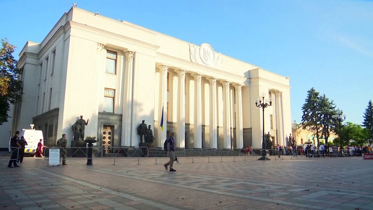 Киев определил, кто такие олигархи, и наложил н...